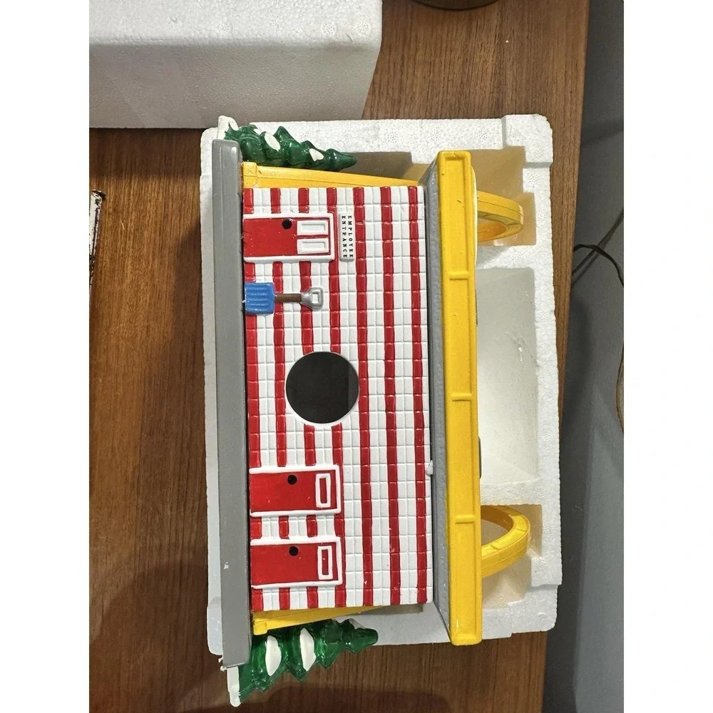 DEPT 56 SNOW VILLAGE‎ MCDONALD'S LIGHT UP 1997 WITH BOX AND CORD